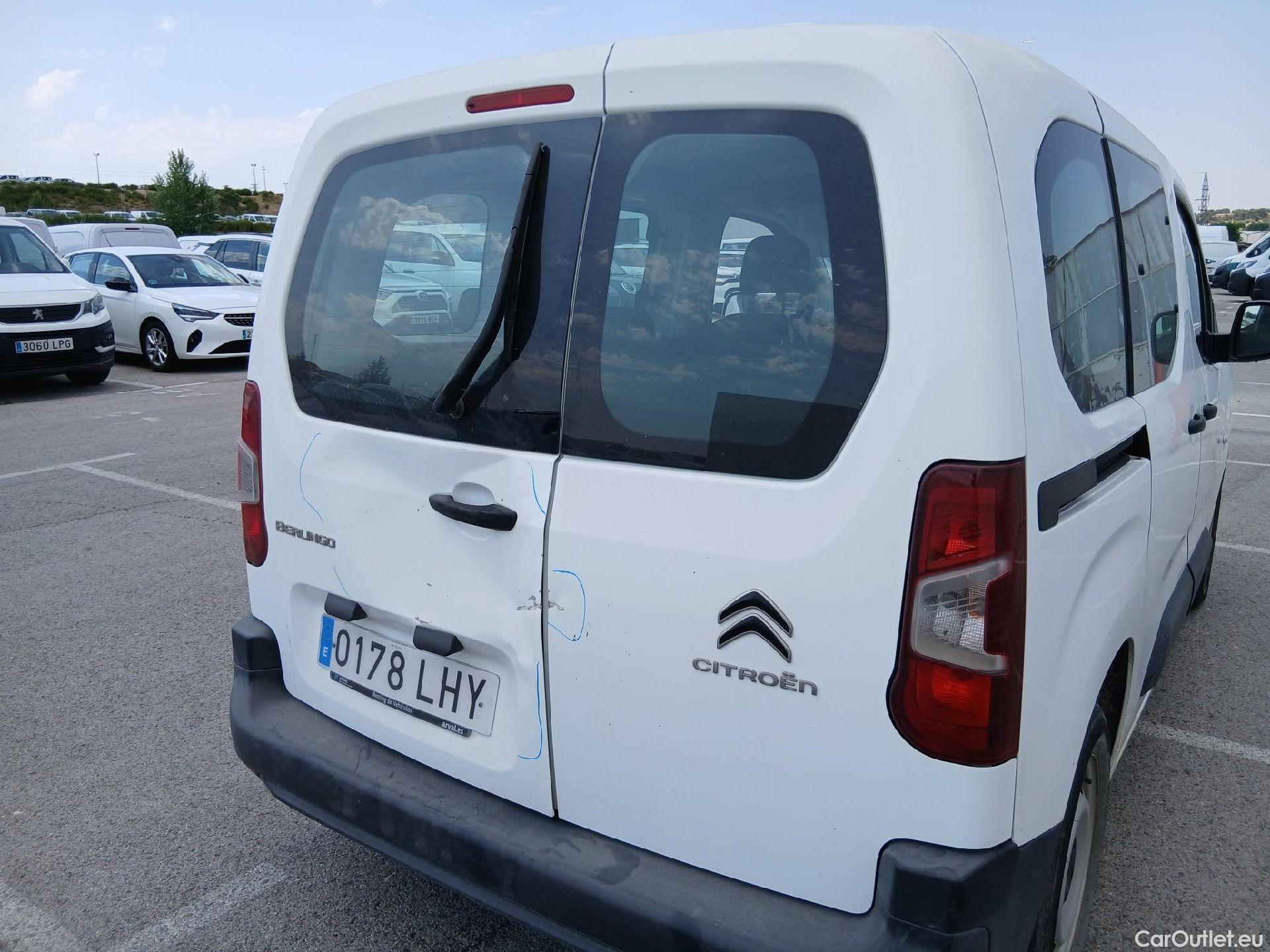  Citroen  Berlingo CITROEN  / 2018 / 4P / combi Talla M BlueHDi 100 S&S LIVE (AC) #26