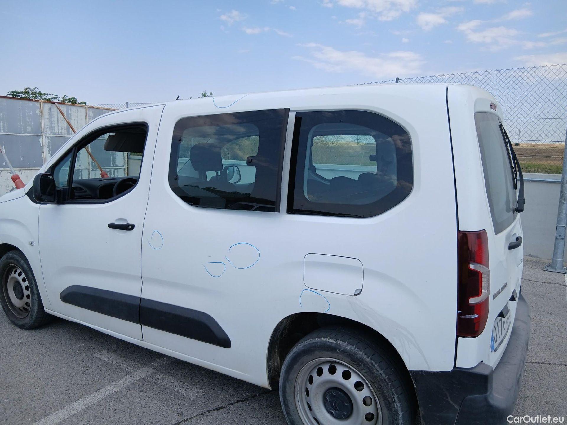  Citroen  Berlingo CITROEN  / 2018 / 4P / combi Talla M BlueHDi 100 S&S LIVE (AC) #15