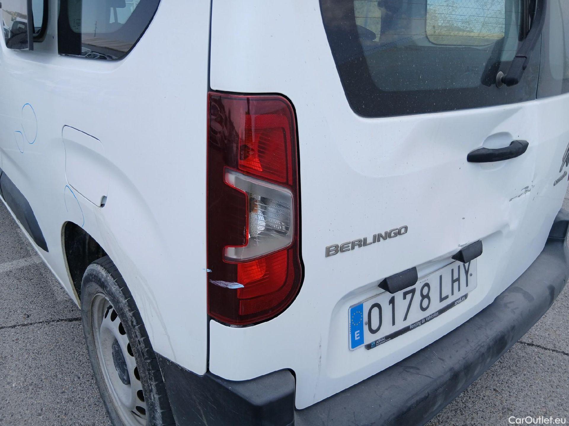  Citroen  Berlingo CITROEN  / 2018 / 4P / combi Talla M BlueHDi 100 S&S LIVE (AC) #19