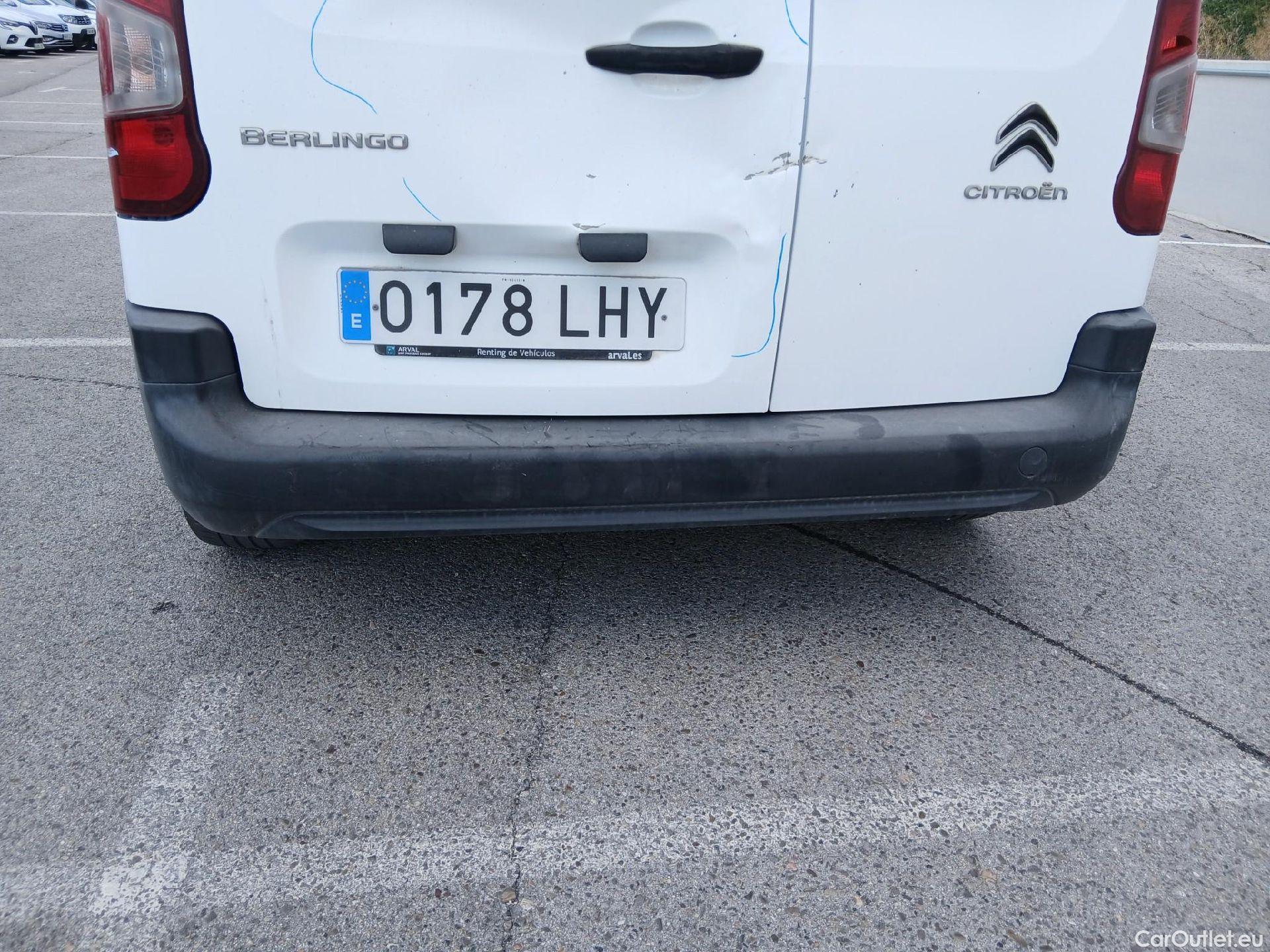  Citroen  Berlingo CITROEN  / 2018 / 4P / combi Talla M BlueHDi 100 S&S LIVE (AC) #23