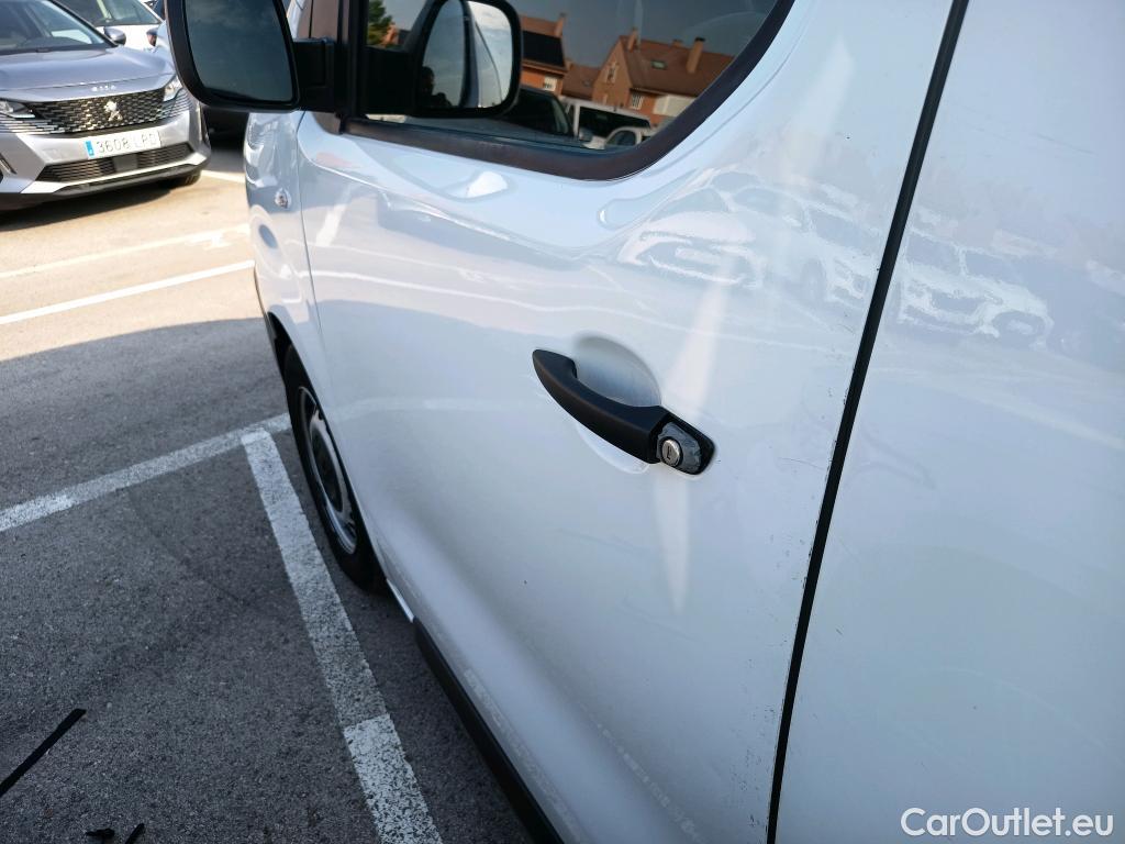  Peugeot  Expert PEUGEOT  / 2016 / 4P / furgón Furgón Pro 1.5 BlueHDi 120 Standard #35