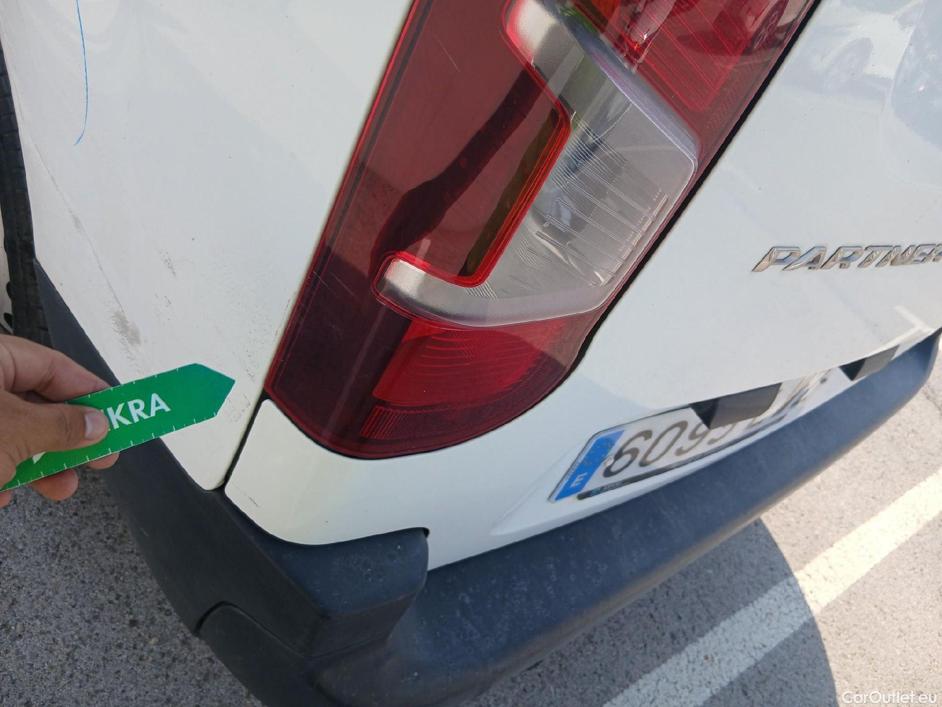  Peugeot  Partner PEUGEOT  / 2018 / 4P / furgón derivado de turismo Premium Long 1000kg BlueHDi 73kW #19