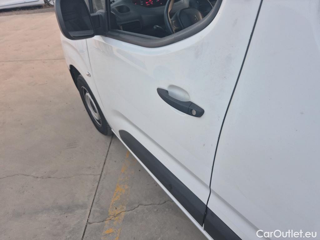  Peugeot  Partner PEUGEOT  / 2018 / 3P / furgón derivado de turismo Pro Standard 600kg BlueHDi 73kW #24