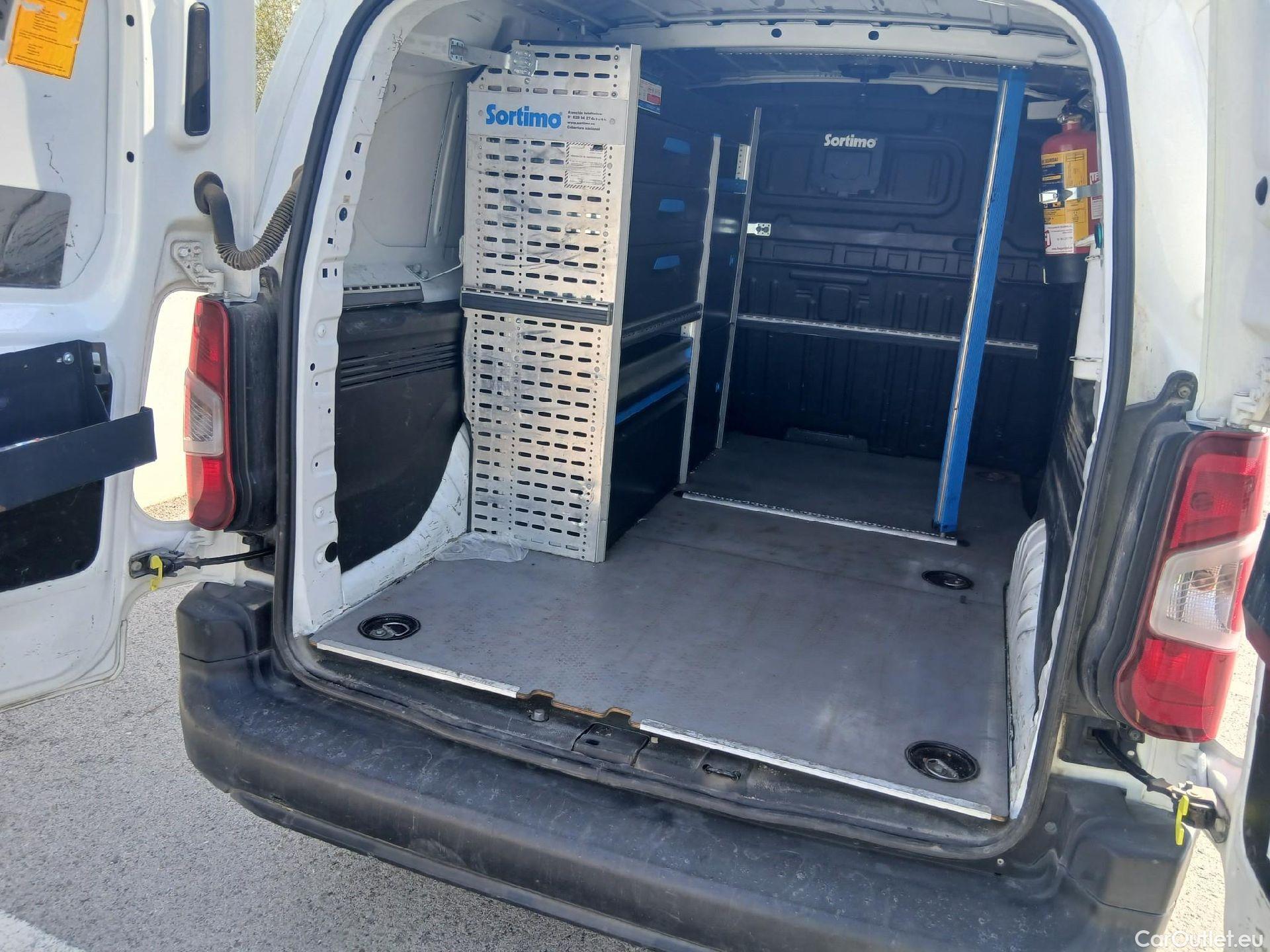  Peugeot  Partner PEUGEOT  / 2018 / 4P / furgón derivado de turismo Premium Long 1000kg BlueHDi 73kW #2