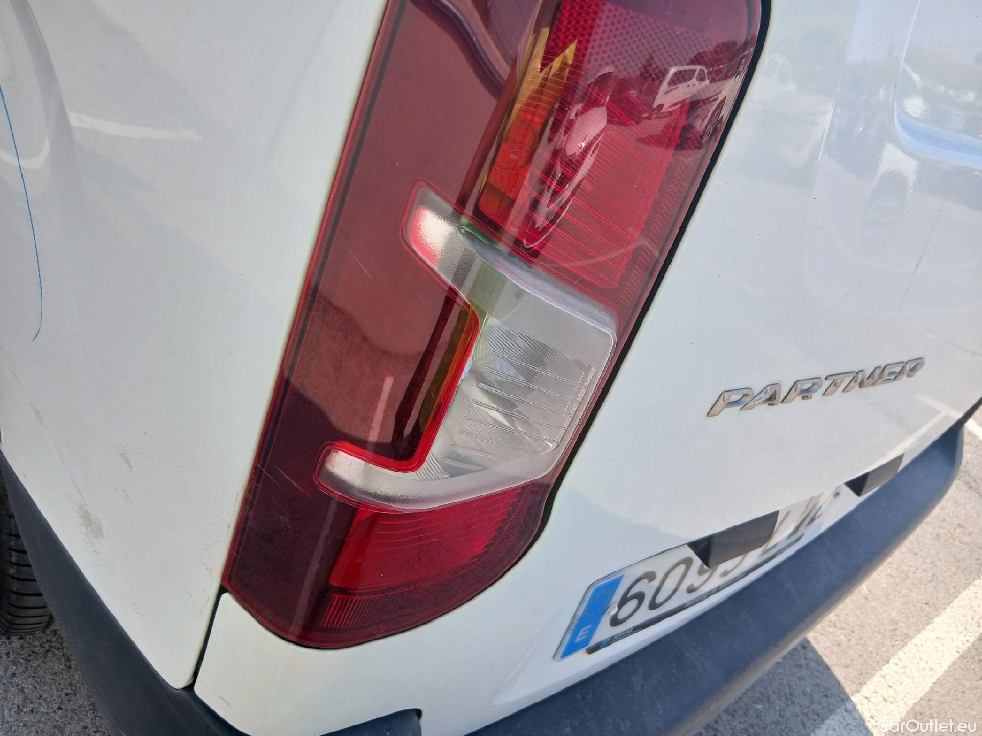  Peugeot  Partner PEUGEOT  / 2018 / 4P / furgón derivado de turismo Premium Long 1000kg BlueHDi 73kW #18