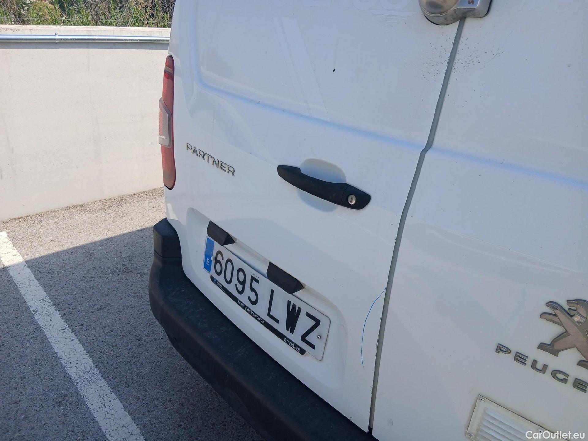  Peugeot  Partner PEUGEOT  / 2018 / 4P / furgón derivado de turismo Premium Long 1000kg BlueHDi 73kW #22