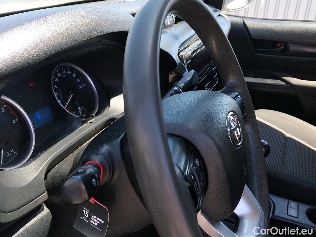  Toyota  Hilux TOYOTA  / 2016 / 2P / pickup 2.4 D-4D Cabina Extra GX #43