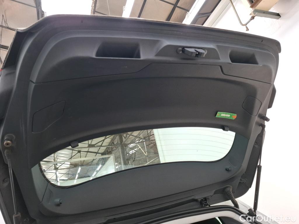  Peugeot  308  / 2017 / 5P / Berline BlueHDi 130 EAT6 S&S ACTIVE BUSINESS / TRANSFO VP/VF #92