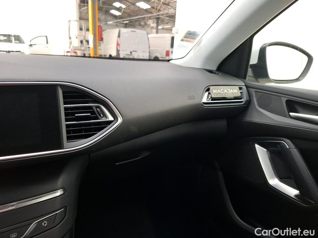  Peugeot  308  / 2017 / 5P / Berline BlueHDi 130 EAT6 S&S ACTIVE BUSINESS / TRANSFO VP/VF #44