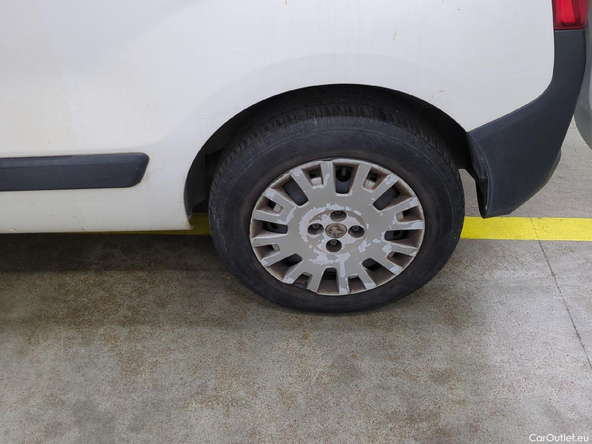  Peugeot  Bipper PEUGEOT  VU 4p Fourgonnette 1.3 HDI PACK CLIM PLUS 117 L1 #35
