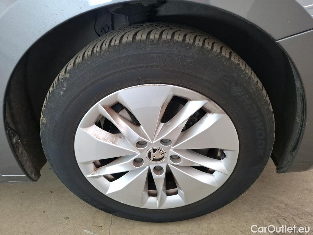  Skoda  Octavia  Berline Ambition 2.0 TDI 150CV BVA7 E6d #35