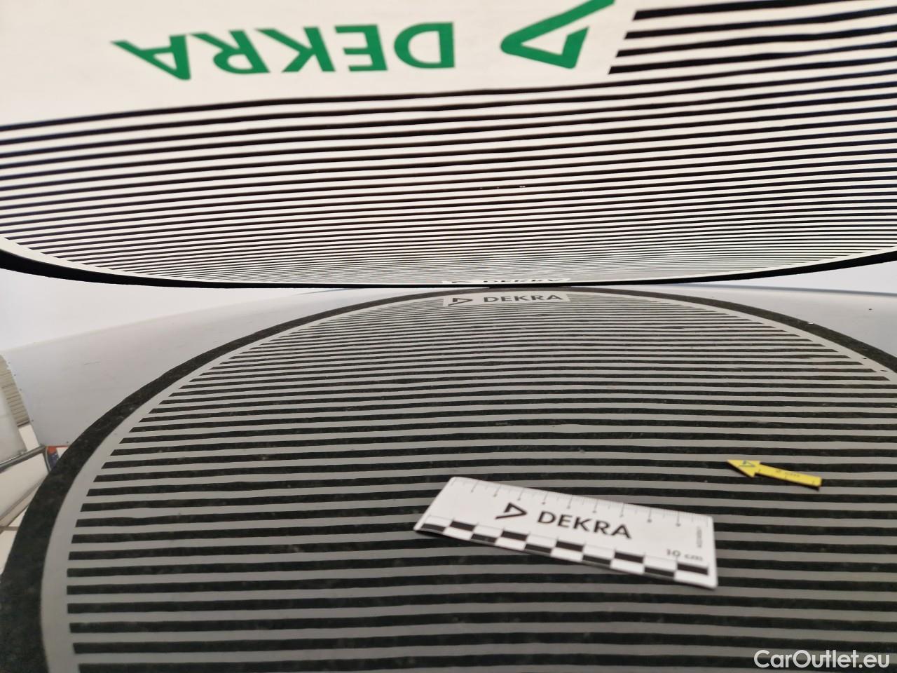  Volkswagen  Golf  Life 1.0 TSI #32