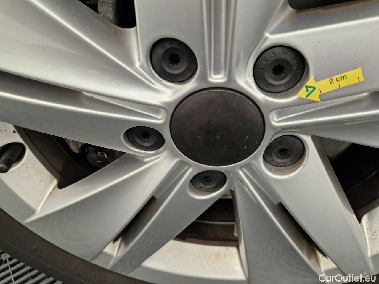  Volkswagen  Golf  Life 1.0 TSI #3