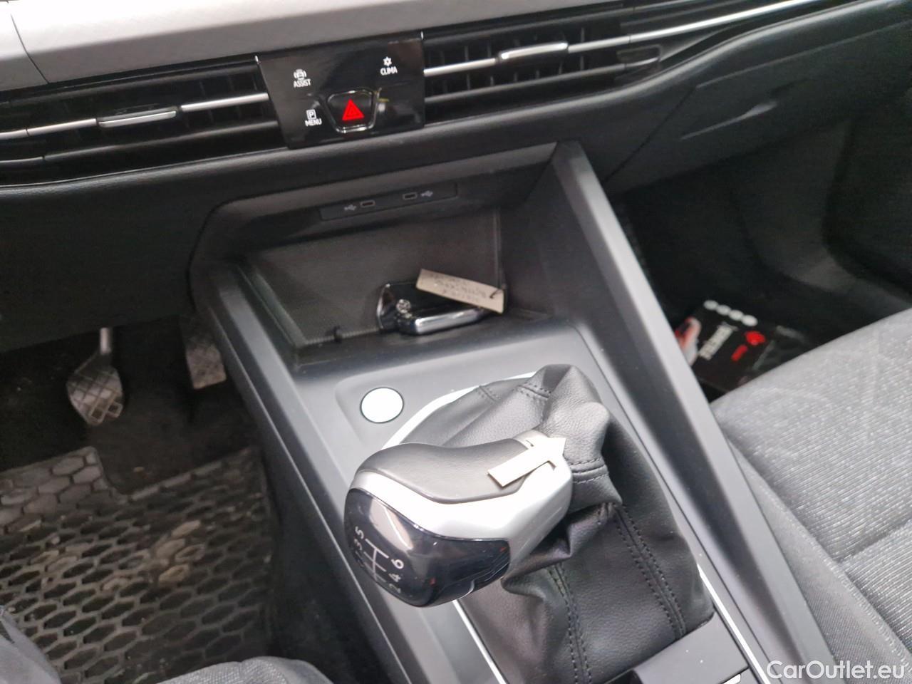  Volkswagen  Golf  Life 1.0 TSI #25
