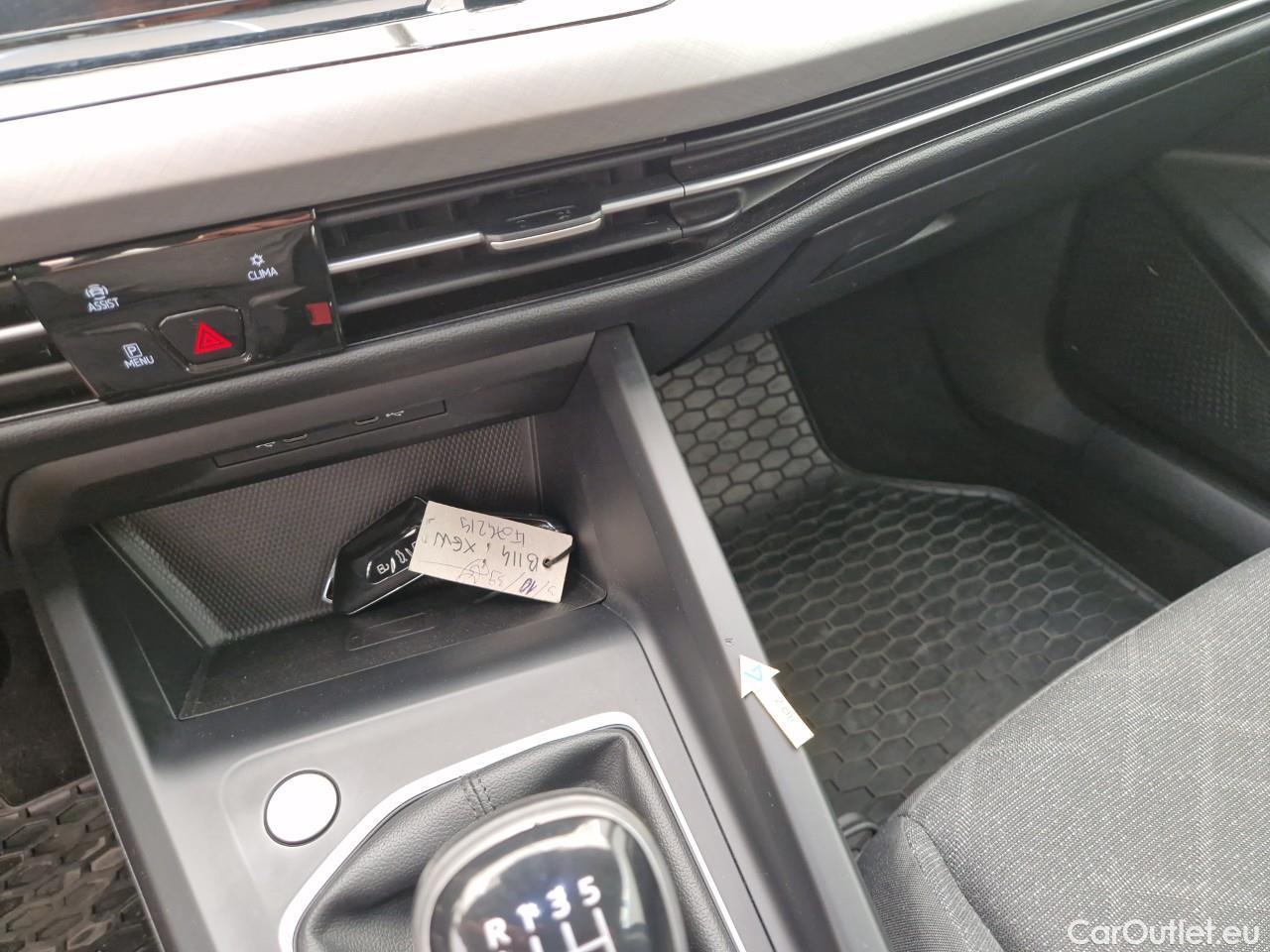  Volkswagen  Golf  Life 1.0 TSI #36