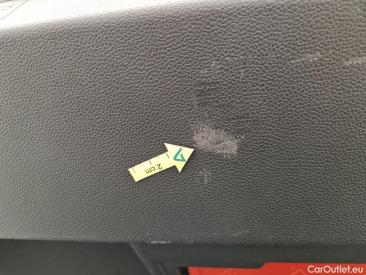  Volkswagen  Golf  Life 1.0 TSI #40