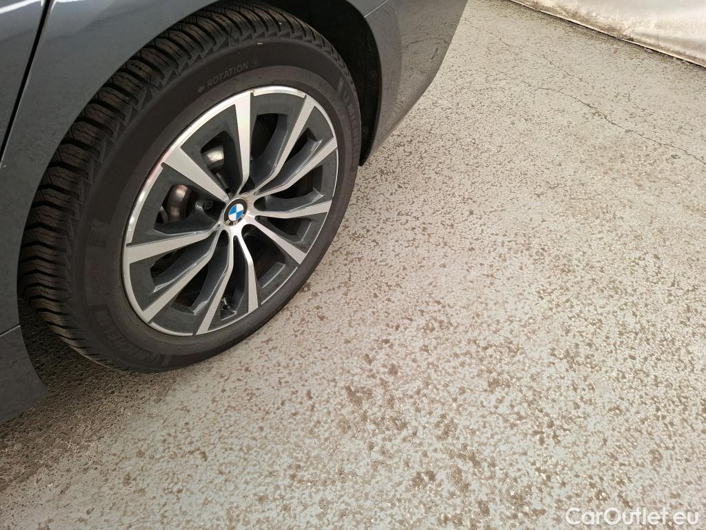  Bmw  Serie 3 BMW Série 3 Berline / 2018 / 4P / Berline 330e 292ch Business Design BVA8 Hybride #52