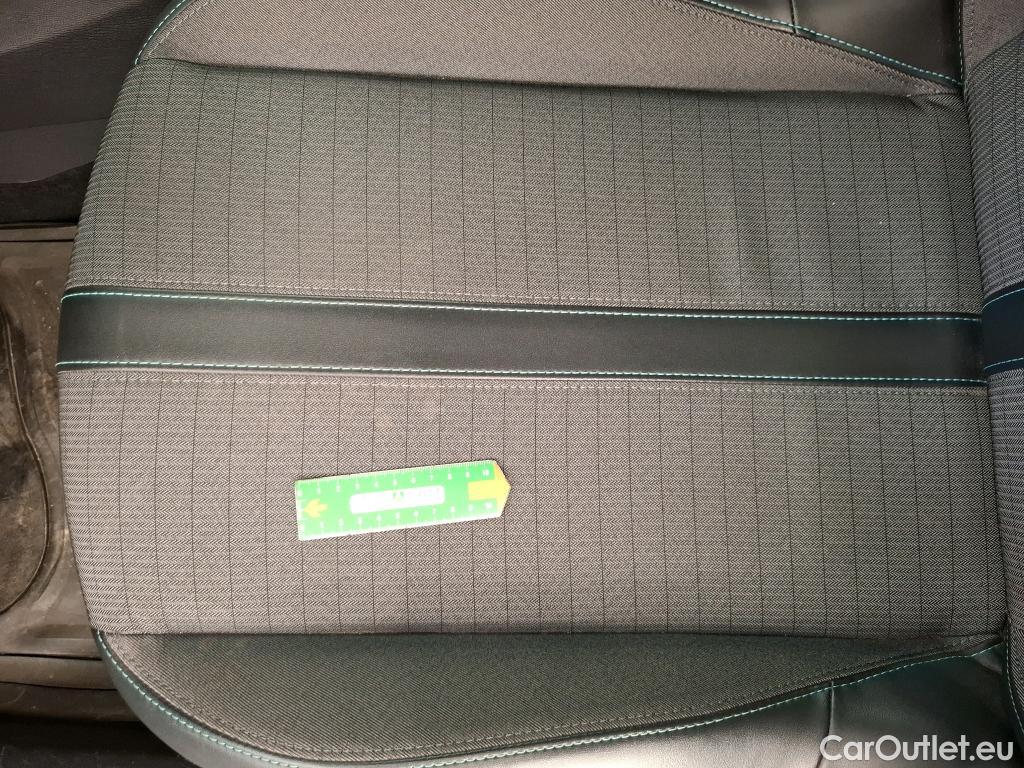  Peugeot  2008  Allure Pack 1.5 HDi 130CV BVA8 E6d #50