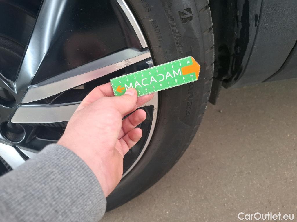  Peugeot  3008 PEUGEOT  / 2020 / 5P / SUV PureTech 130 S&S EAT8 GT Pack #17