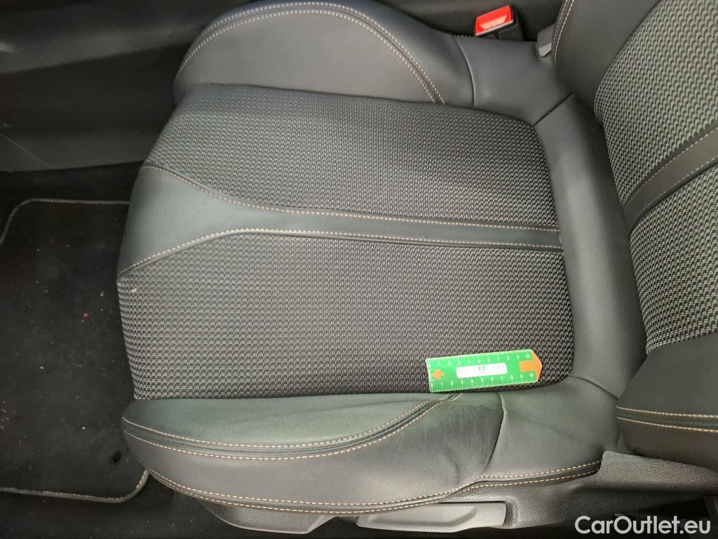  Peugeot  3008 PEUGEOT  / 2020 / 5P / SUV 1.6 HYBRID 225 E-EAT8 GT #14