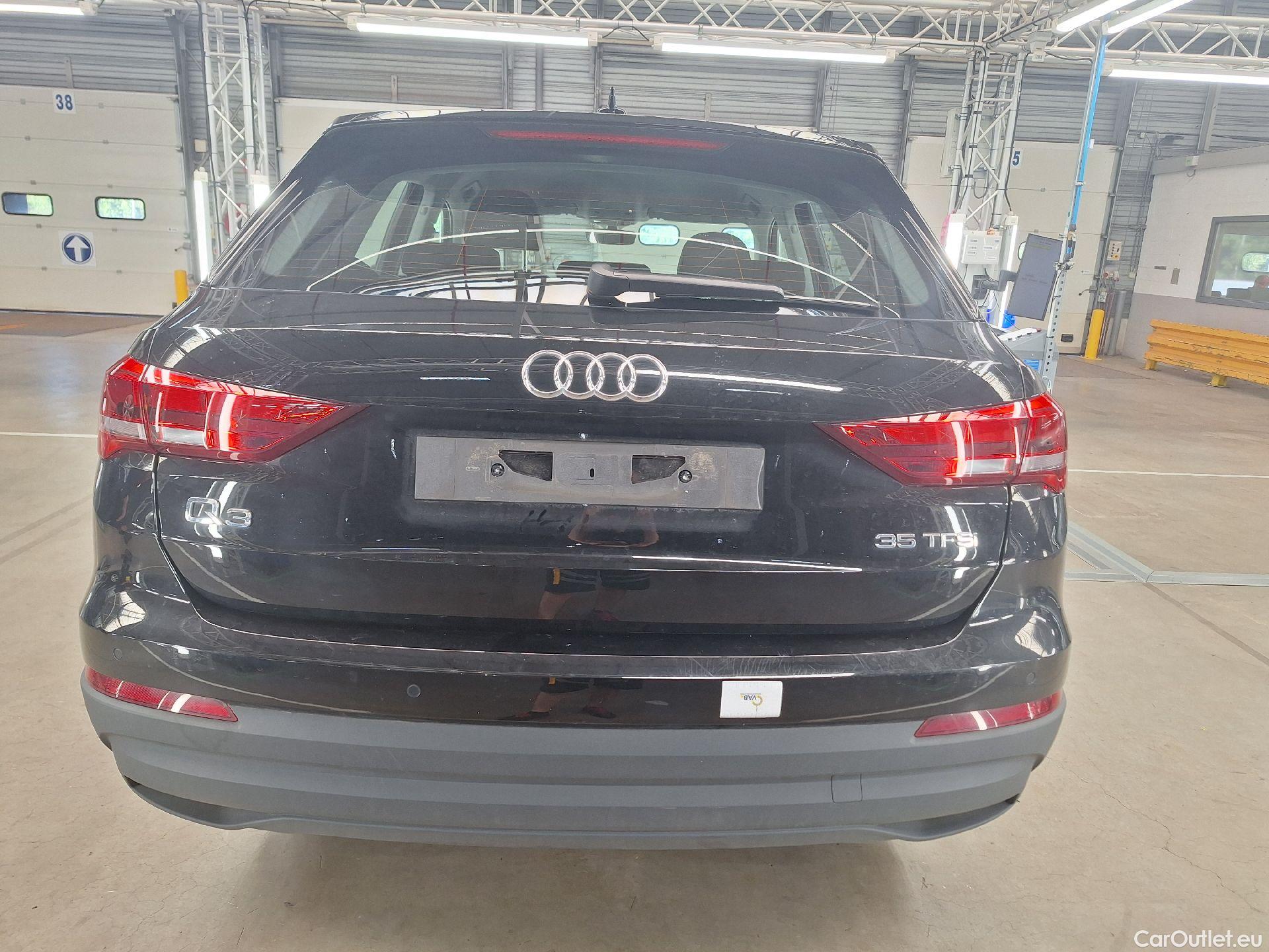  Audi  Q3 Audi,  '18, Audi  35 TFSI S tronic Bus. Ed. Attraction 5d #12