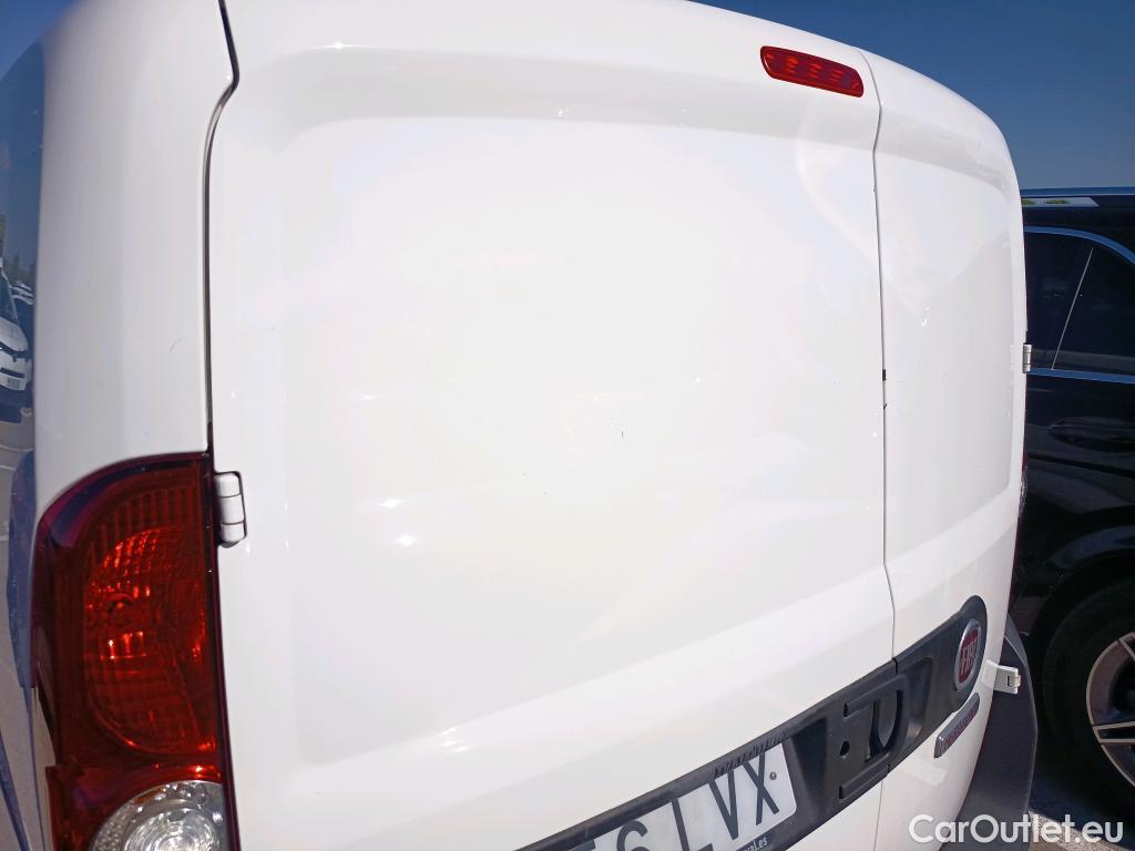  Fiat  Doblo FIAT Doblò Cargo/2015/4P/furgón derivado de turismo Cargo SX 1.6 Mjet 66kW (90CV) (AC) #23