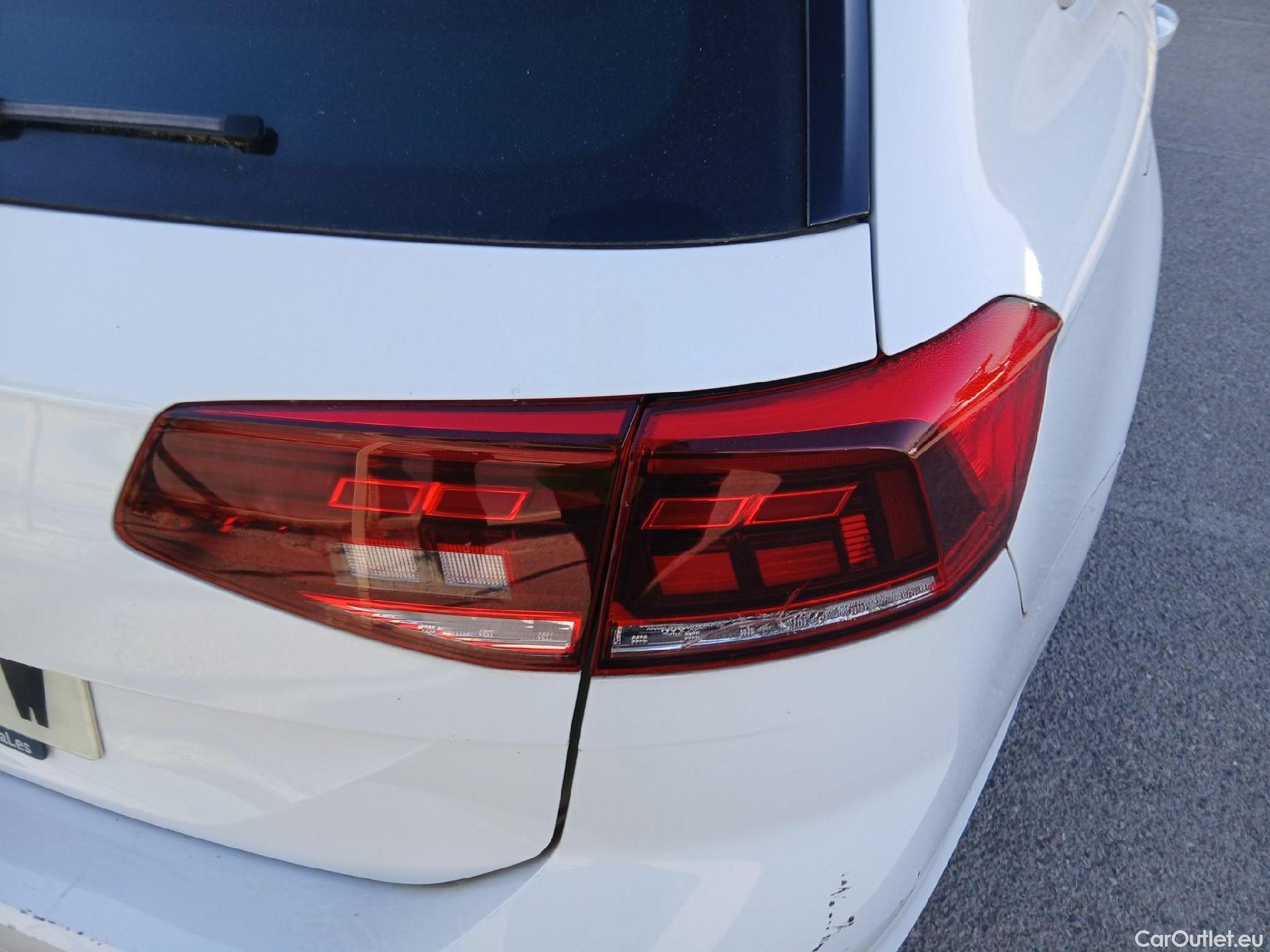  Volkswagen  Passat VOLKSWAGEN  / 2019 / 5P / familiar Variant Executive 2.0 TDI 110kW DSG #20