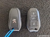  Peugeot  3008 PEUGEOT  / 2020 / 5P / SUV BLUEHDI 130 EAT8 SeS ACTIVE PACK #163