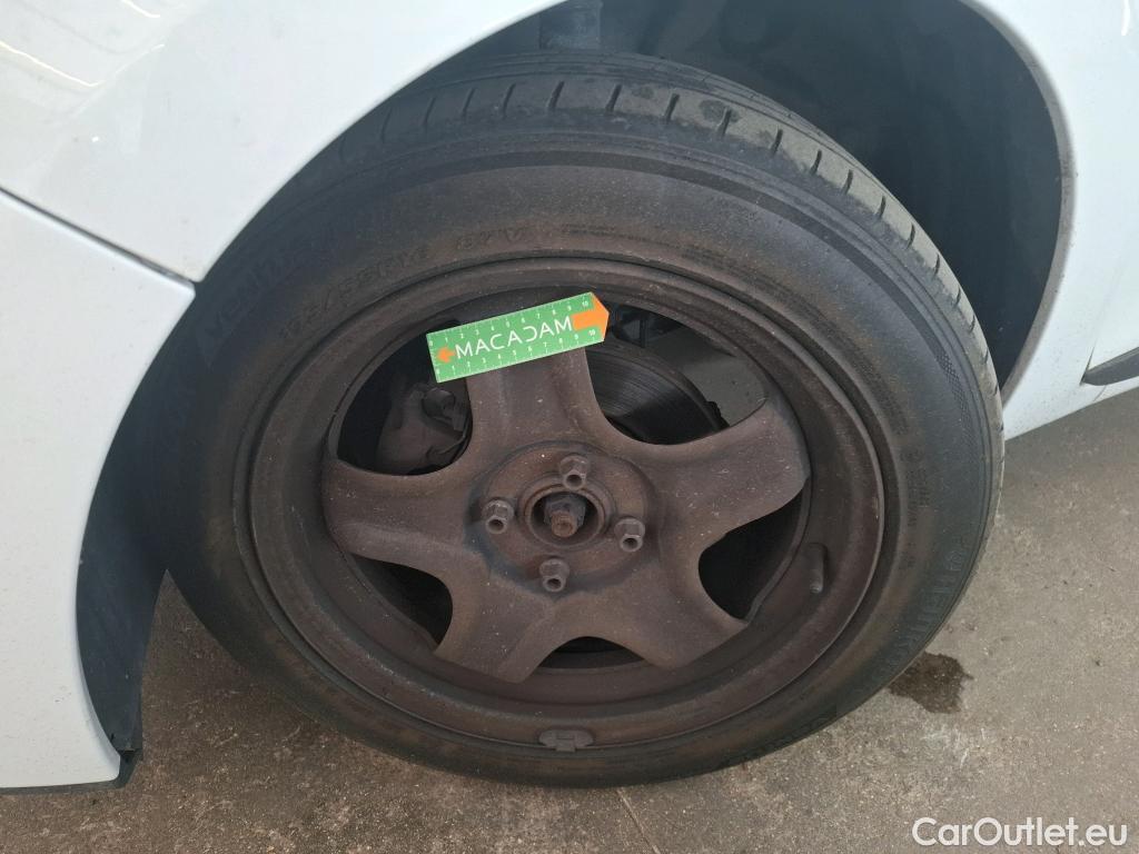  Renault  Clio  IV Business 0.9 TCe 75CV BVM5 E6 #44