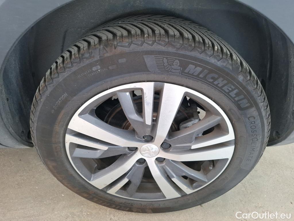  Peugeot  5008  Allure 1.2 PureTech 130CV BVA8 7 Sieges E6d #52
