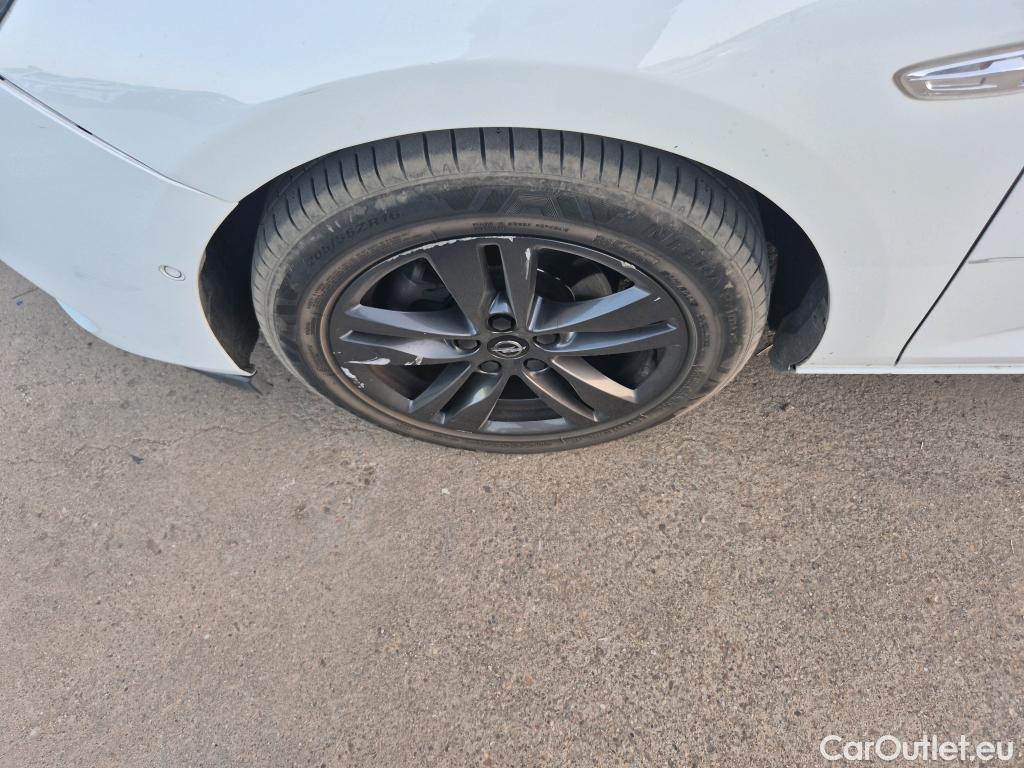  Opel  Astra OPEL  / 2019 / 5P / berlina con portón 1.2T SHL 81kW (110CV) Design & Tech #1