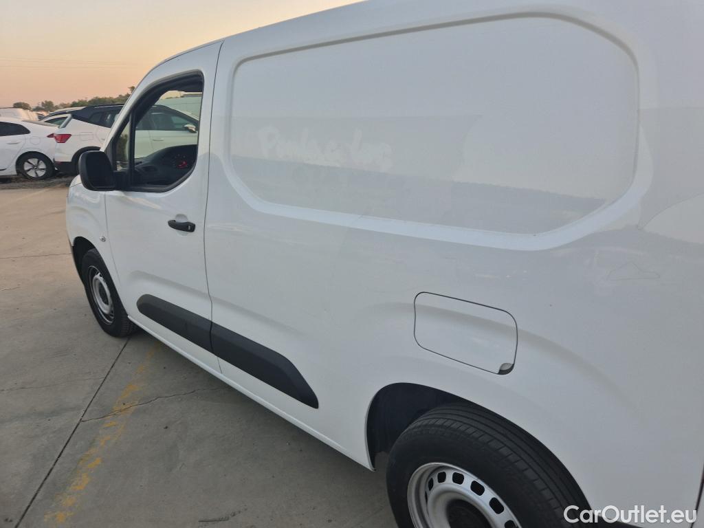  Peugeot  Partner PEUGEOT  / 2018 / 3P / furgón derivado de turismo Pro Standard 600kg BlueHDi 73kW #9