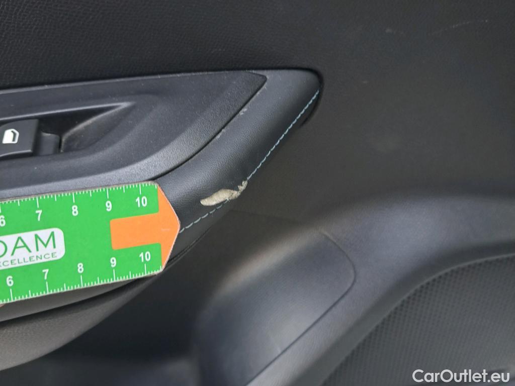  Peugeot  2008 PEUGEOT  / 2019 / 5P / todoterreno Allure Puretech 130 S&S BVM6 #18