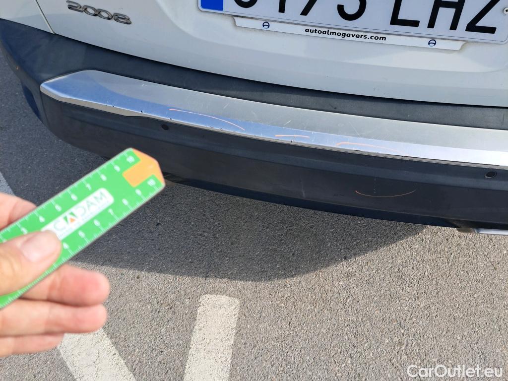  Peugeot  2008 PEUGEOT  / 2019 / 5P / todoterreno Allure Puretech 130 S&S BVM6 #32
