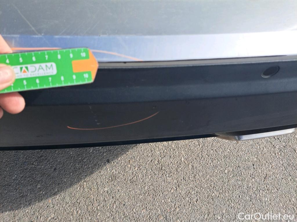  Peugeot  2008 PEUGEOT  / 2019 / 5P / todoterreno Allure Puretech 130 S&S BVM6 #33