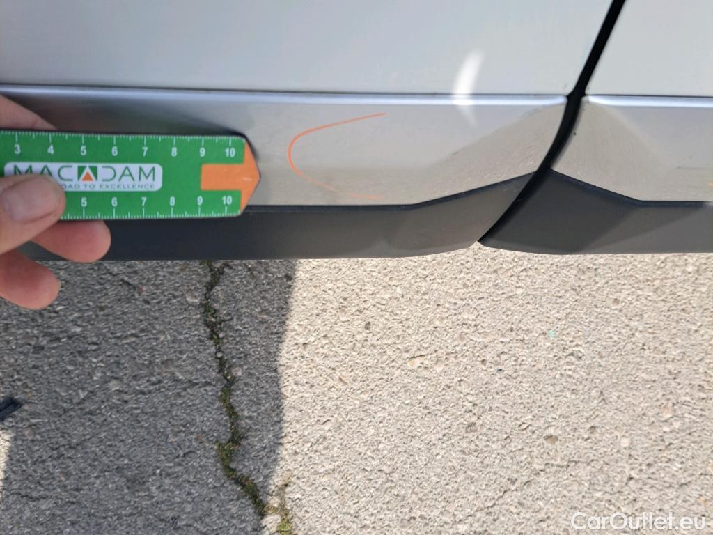  Peugeot  2008 PEUGEOT  / 2019 / 5P / todoterreno Allure Puretech 130 S&S BVM6 #38