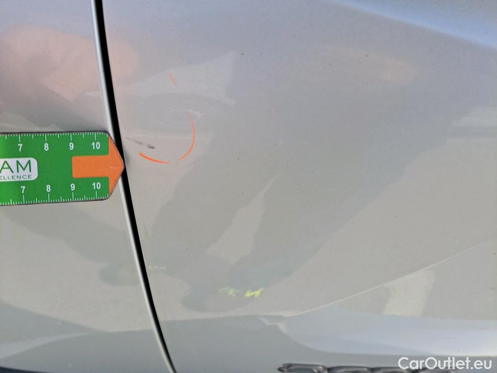  Peugeot  2008 PEUGEOT  / 2019 / 5P / todoterreno Allure Puretech 130 S&S BVM6 #48