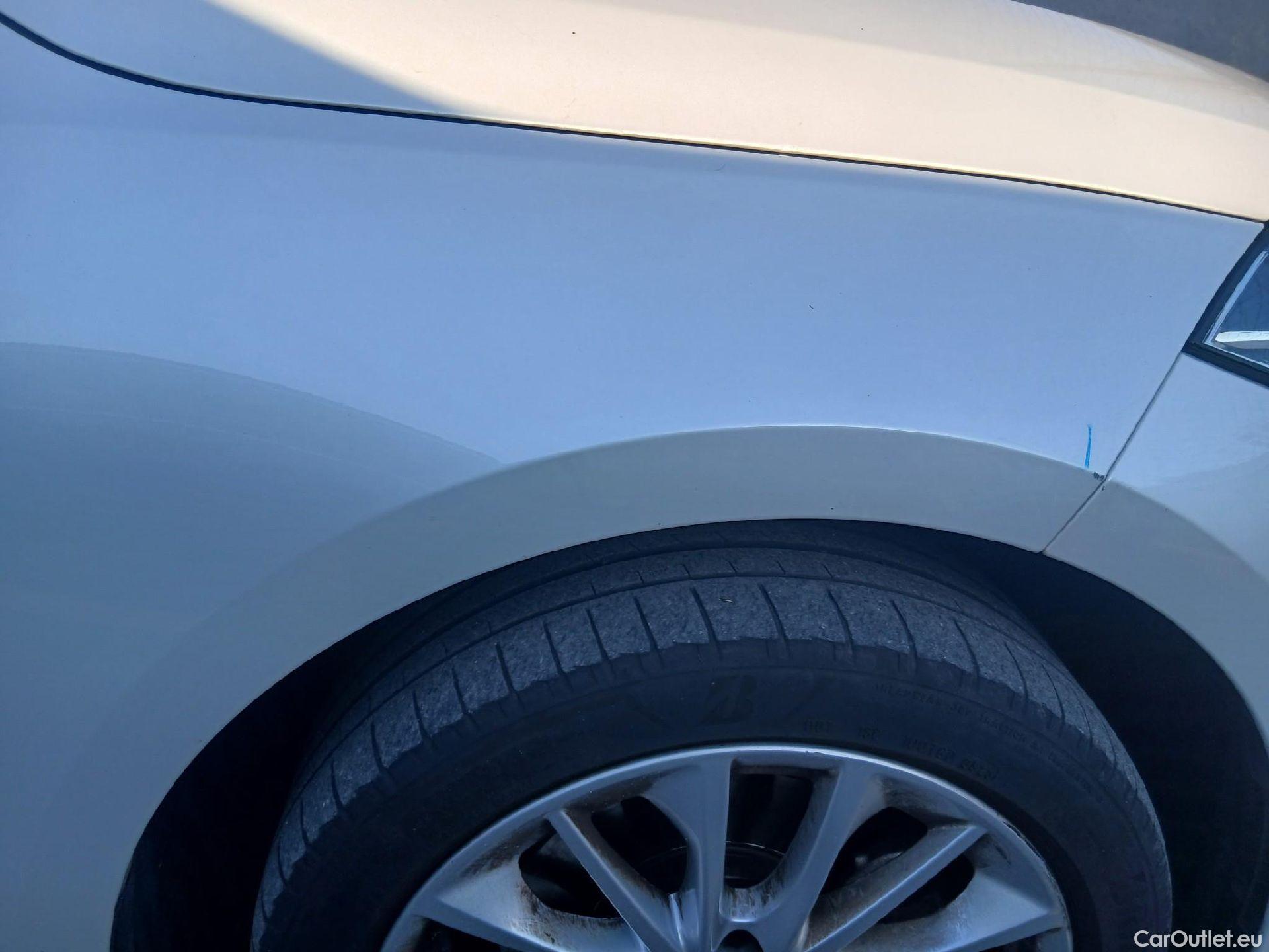  Bmw  Serie 1 BMW  / 2019 / 5P / berlina con portón 118i #33