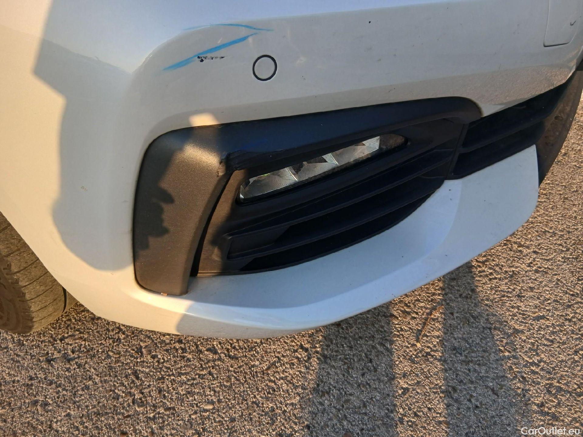  Bmw  Serie 1 BMW  / 2019 / 5P / berlina con portón 118i #4