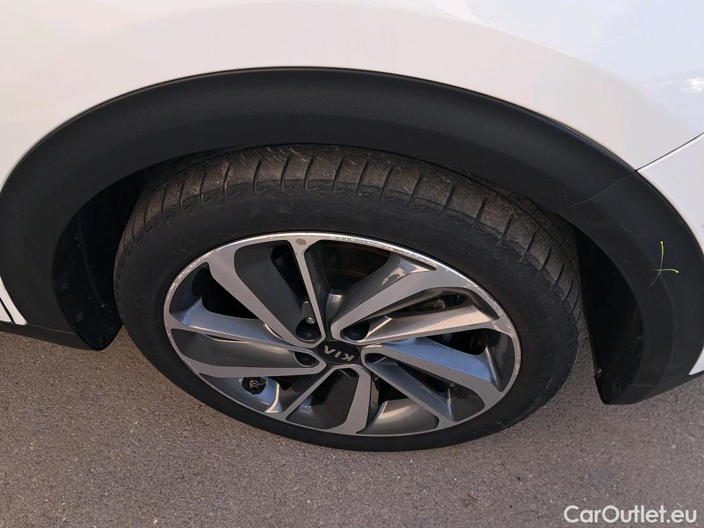  KIA  Niro KIA  / 2016 / 5P / crossover 1.6 GDi HEV 104kW (141CV) Emotion #18