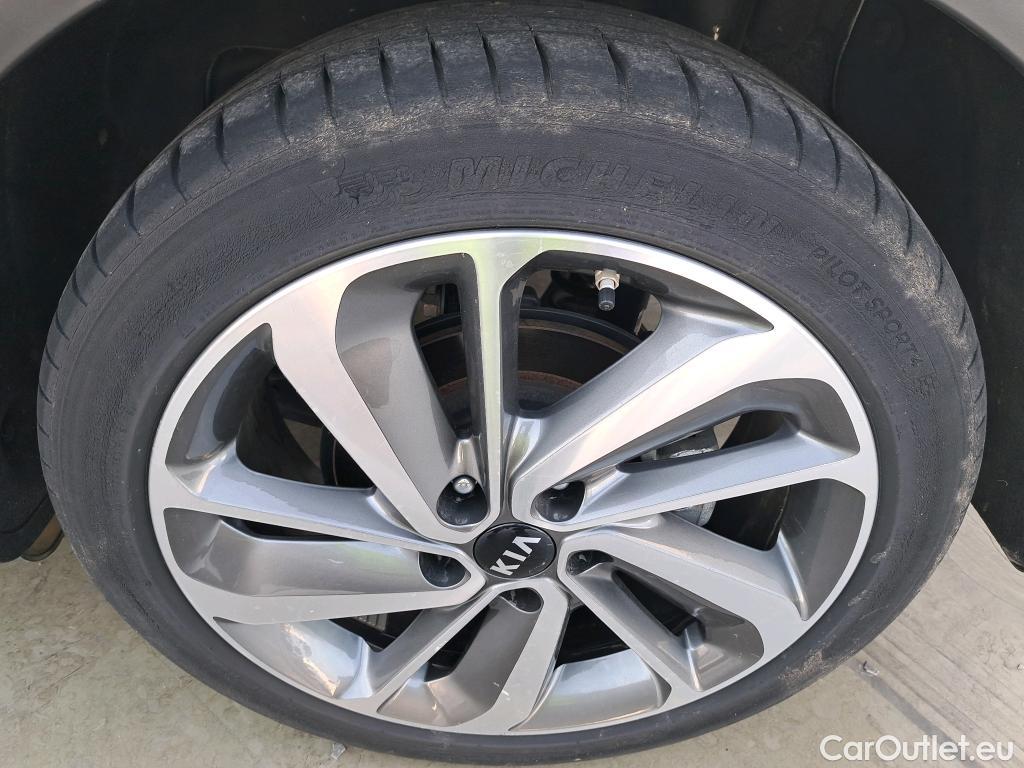  KIA  Niro KIA  / 2016 / 5P / crossover 1.6 GDi HEV 104kW (141CV) Emotion #6