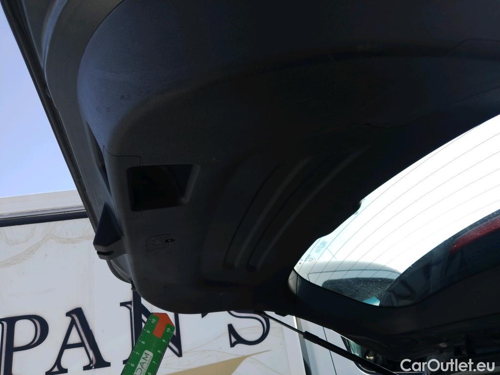  Hyundai  Santa Fe HYUNDAI  / 2018 / 5P / todoterreno 2.0 CRDi Essence 4x2 SR #11