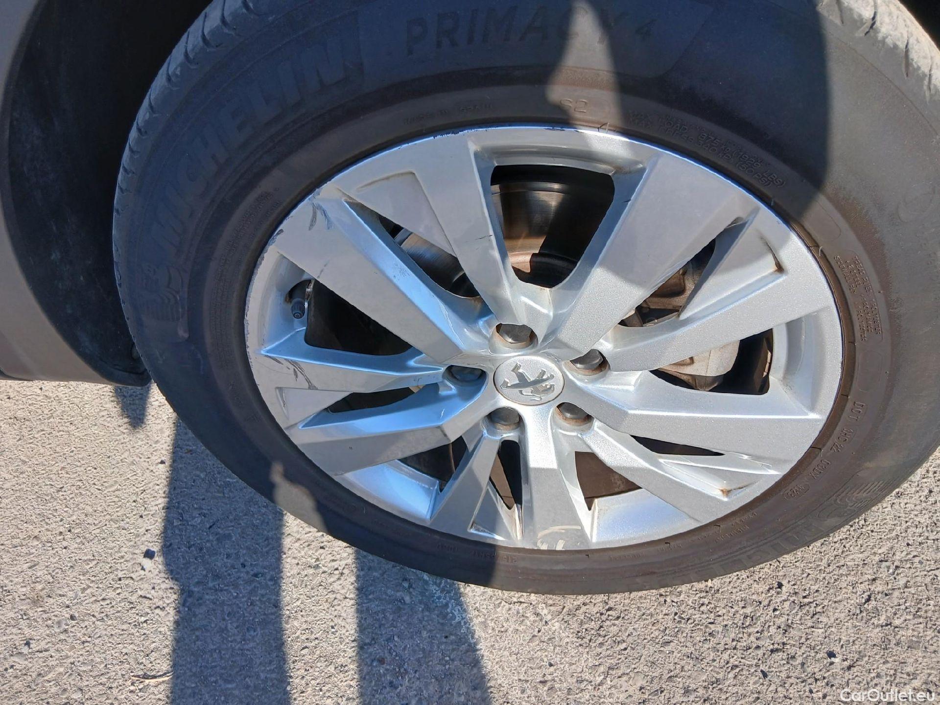  Peugeot  3008 PEUGEOT  / 2020 / 5P / todoterreno 1.5 BlueHDi 96kW S&S Active Pack EAT8 #34