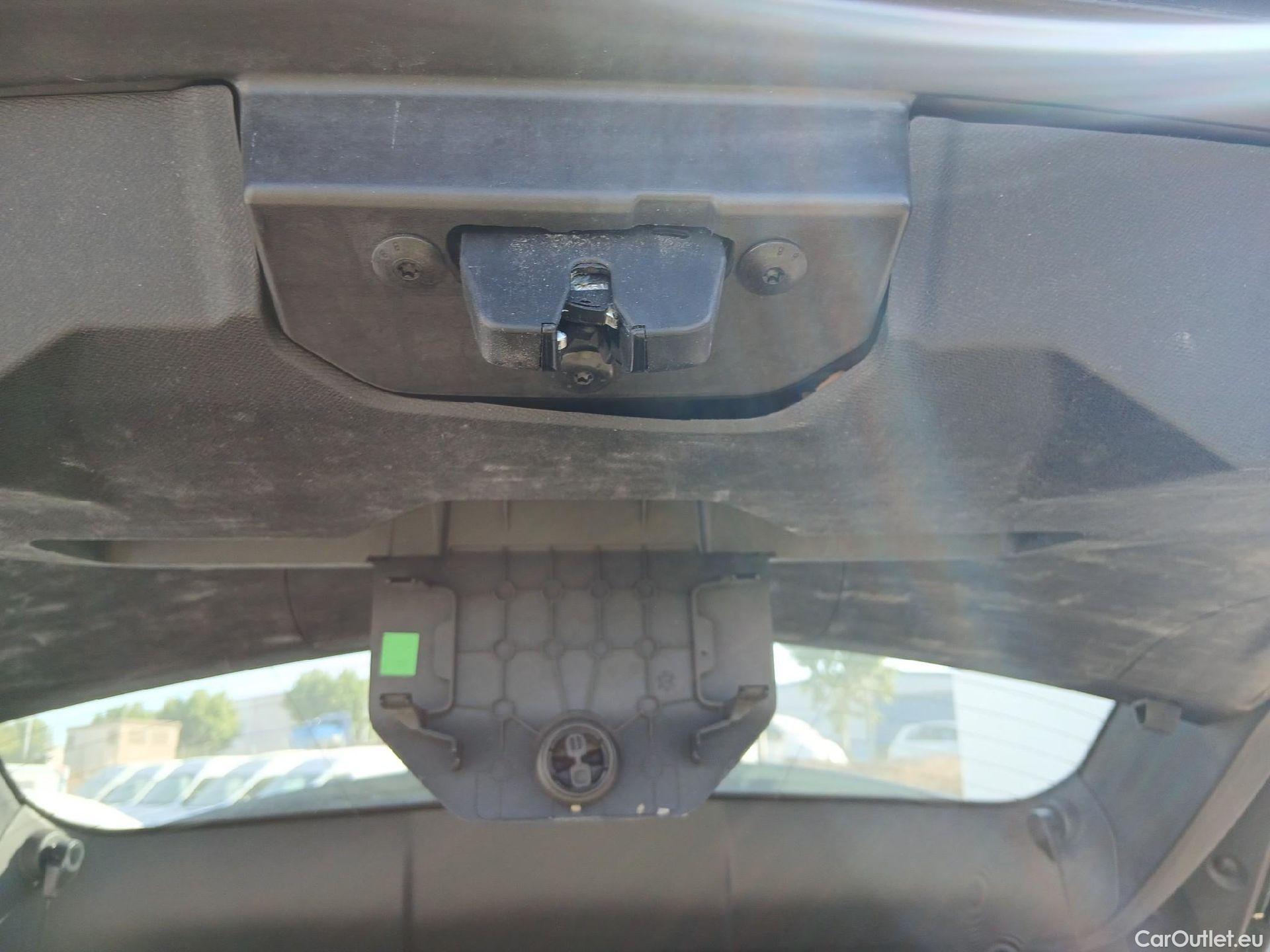  Peugeot  3008 PEUGEOT  / 2020 / 5P / todoterreno 1.5 BlueHDi 96kW S&S Active Pack EAT8 #36
