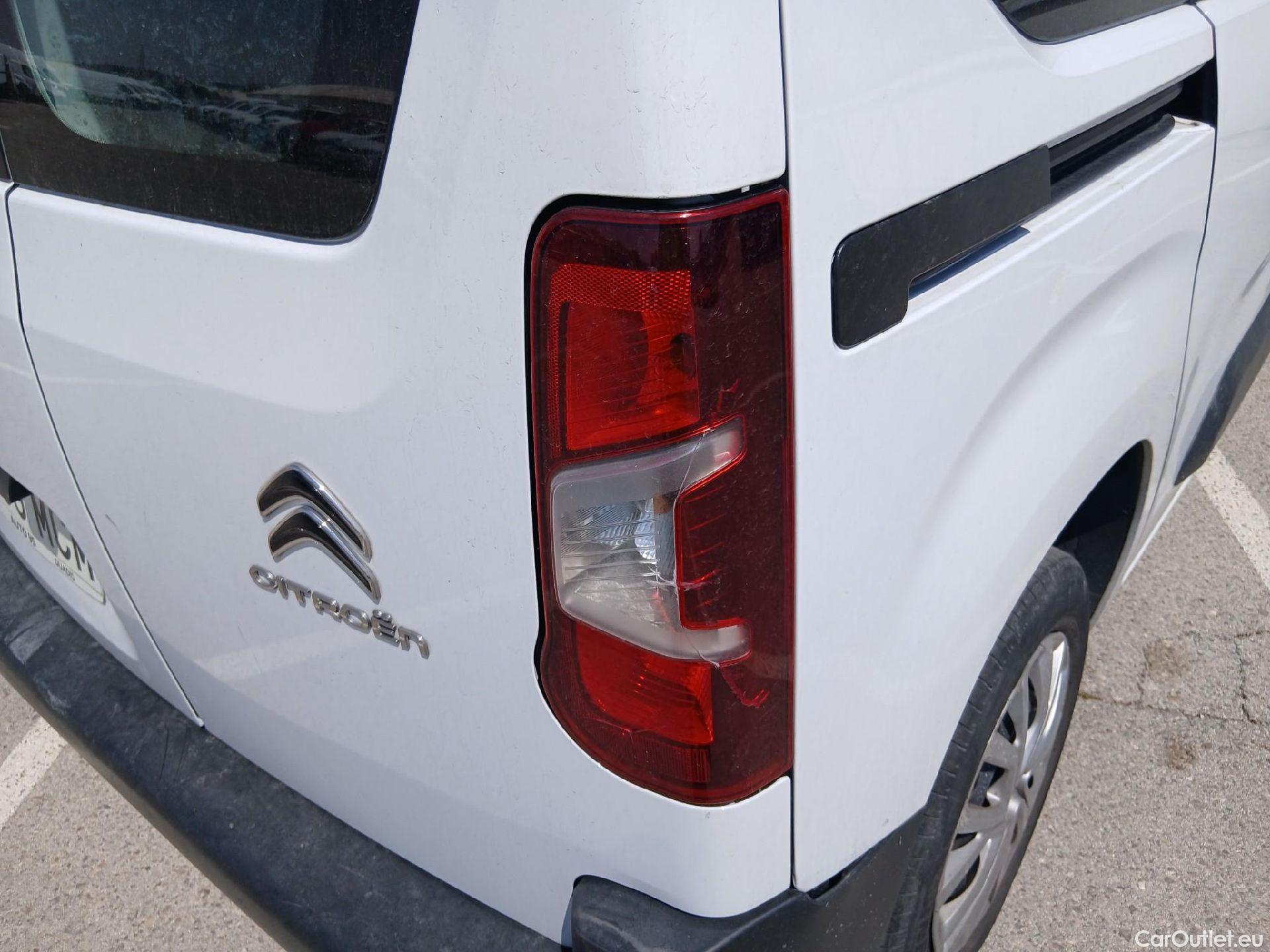  Citroen  Berlingo CITROEN  / 2018 / 4P / combi Talla M BlueHDi 100 S&S LIVE PACK BUSINE #26