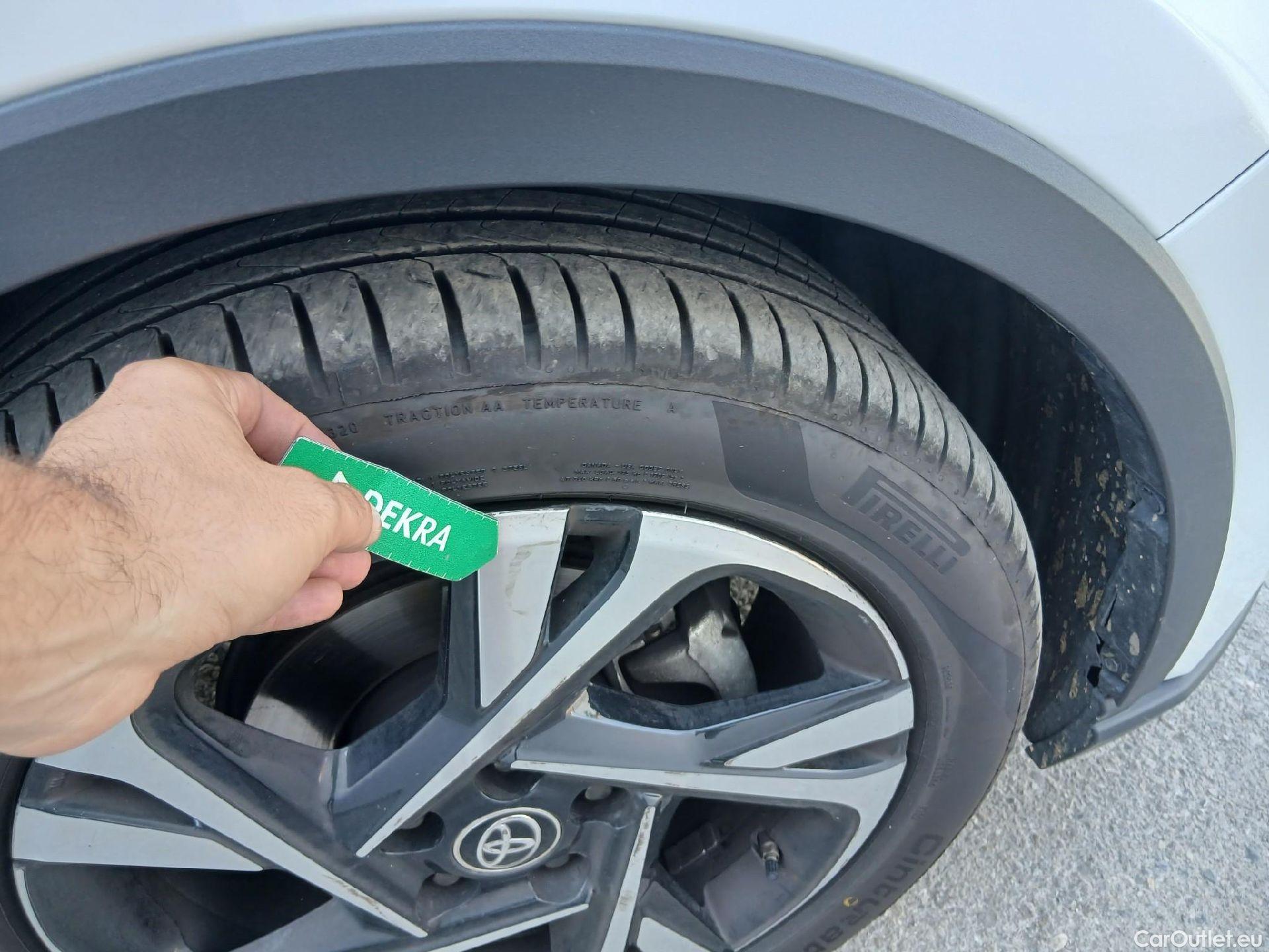  Toyota  C-HR TOYOTA  / 2019 / 5P / todoterreno 1.8 125H Advance (CM2) #18