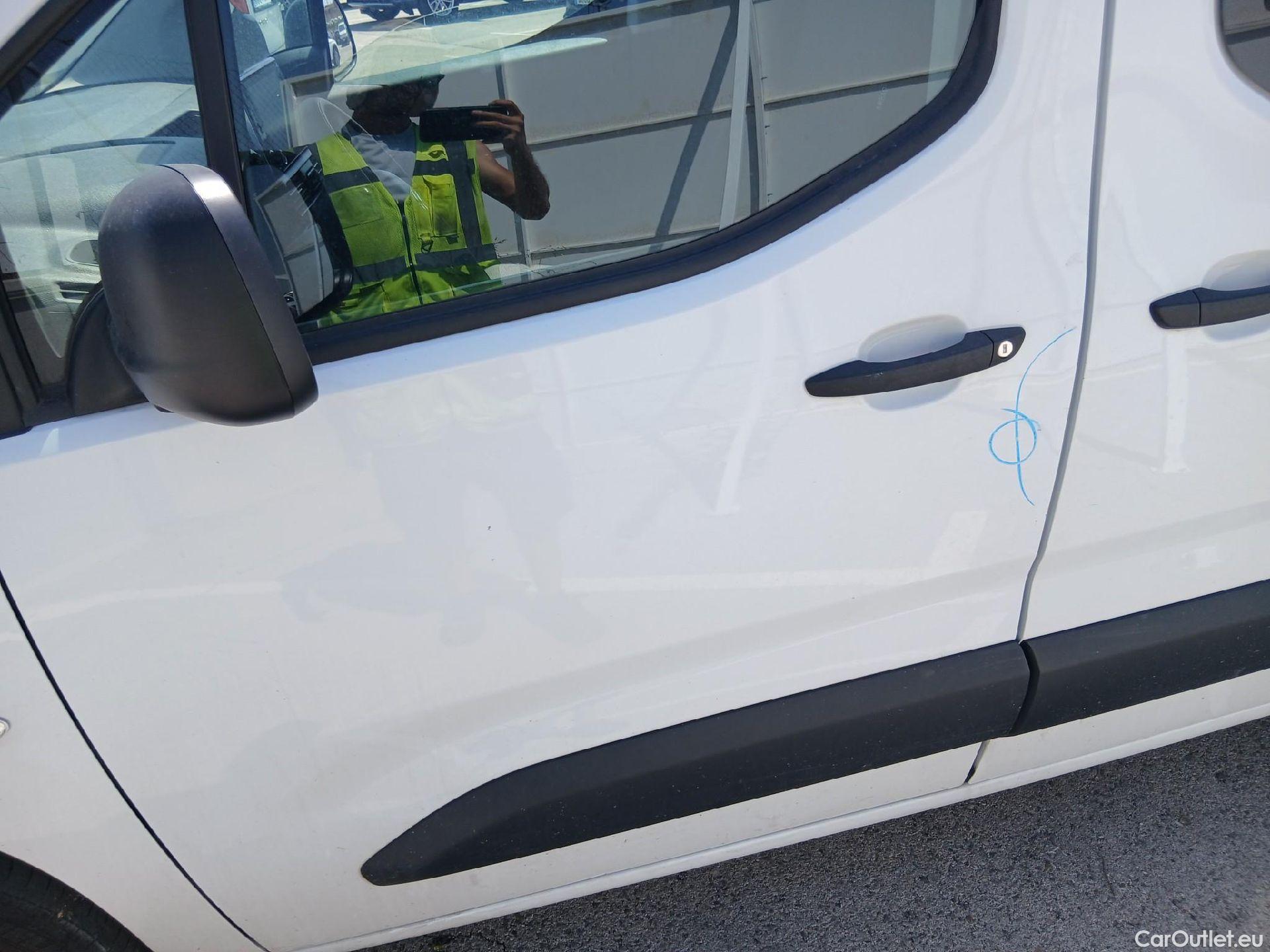  Citroen  Berlingo CITROEN  / 2018 / 4P / combi Talla M BlueHDi 100 S&S LIVE PACK BUSINE #20