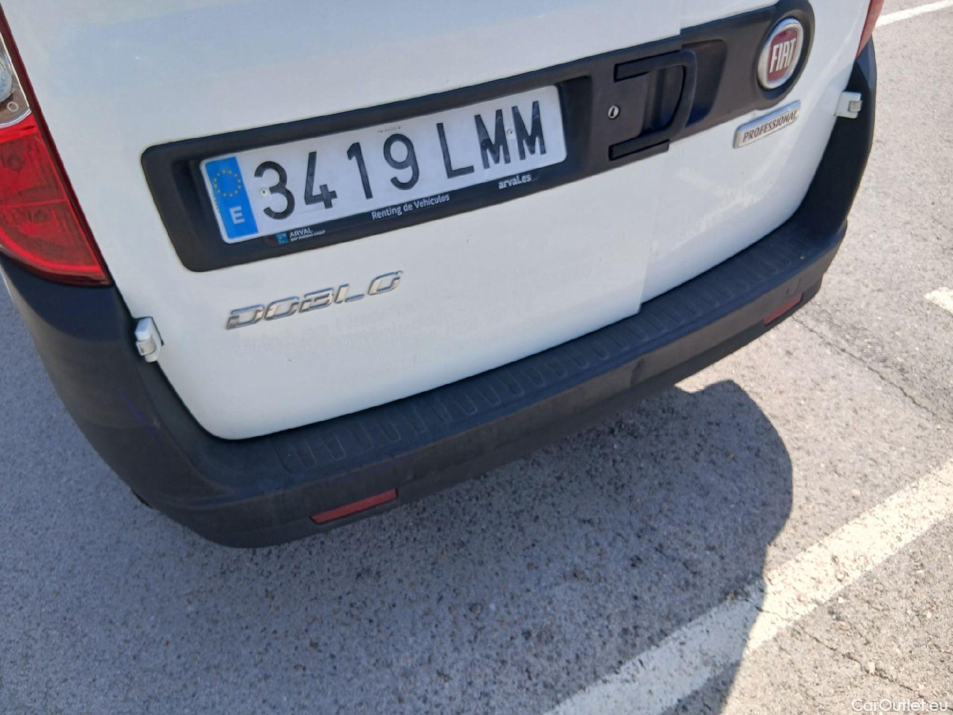  Fiat  Doblo FIAT Doblò Cargo/2015/4P/furgón derivado de turismo Cargo SX 1.3 Mjet 70 kW (95 CV) #29