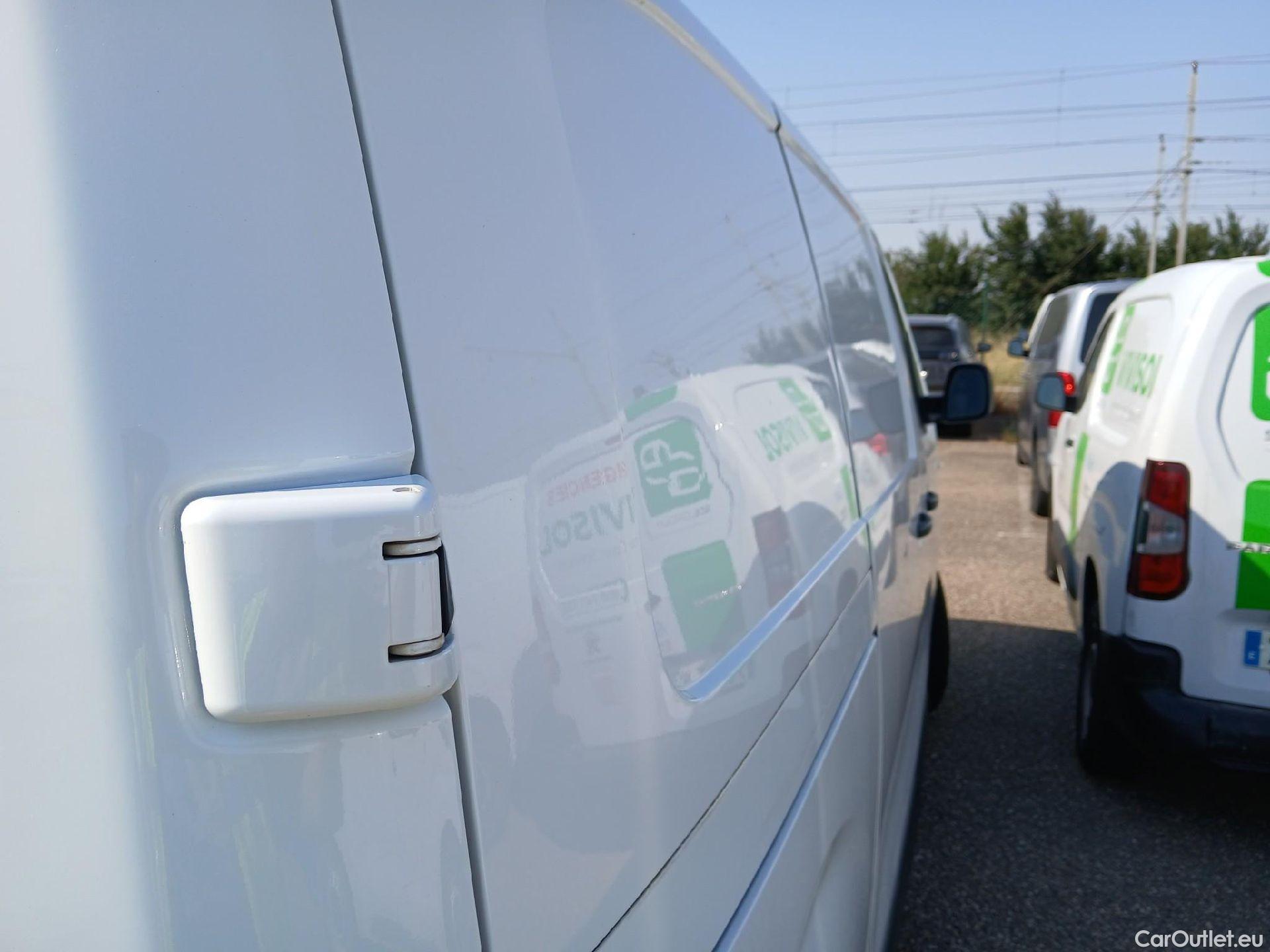  Peugeot  Expert PEUGEOT  / 2016 / 4P / furgón Furgón Premium 2.0 BlueHDi 120 Standard #35