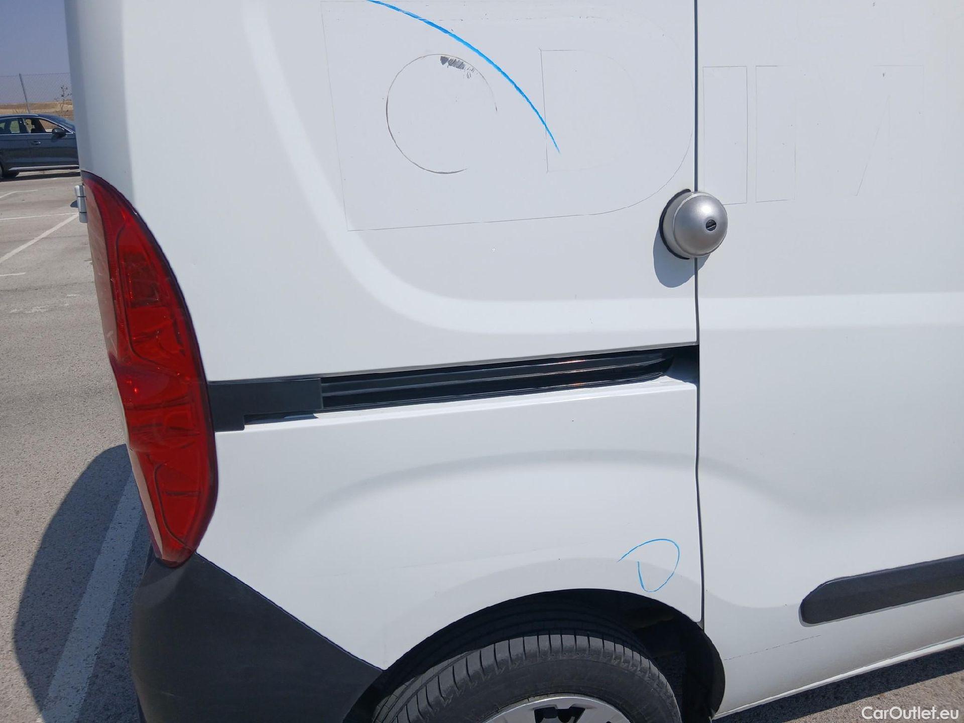  Fiat  Doblo FIAT Doblò Cargo/2015/4P/furgón derivado de turismo Cargo SX 1.3 Mjet 70 kW (95 CV) #37
